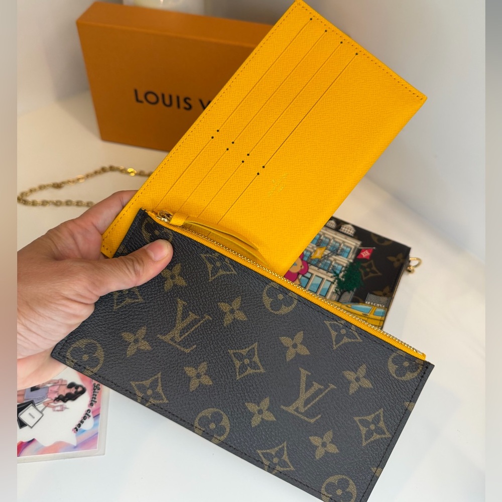🎀 LOUIS VUITTON '22 VIVIENNE NYC HOLIDAY ANIMATION MONOGRAM FELICIE POCHETTE - Picture 9 of 16